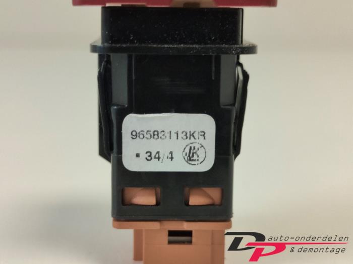 Panikbeleuchtung Schalter van een Peugeot Partner (GC/GF/GG/GJ/GK) 1.6 HDI 90 2014