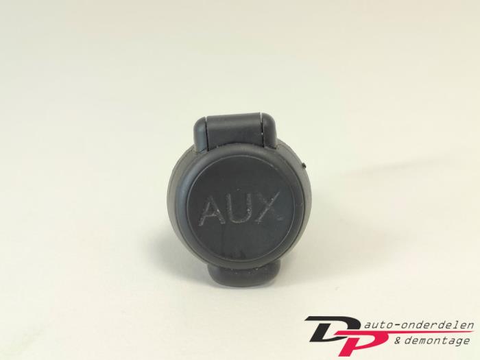 AUX / USB-Anschluss van een Peugeot Partner (GC/GF/GG/GJ/GK) 1.6 HDI 90 2014