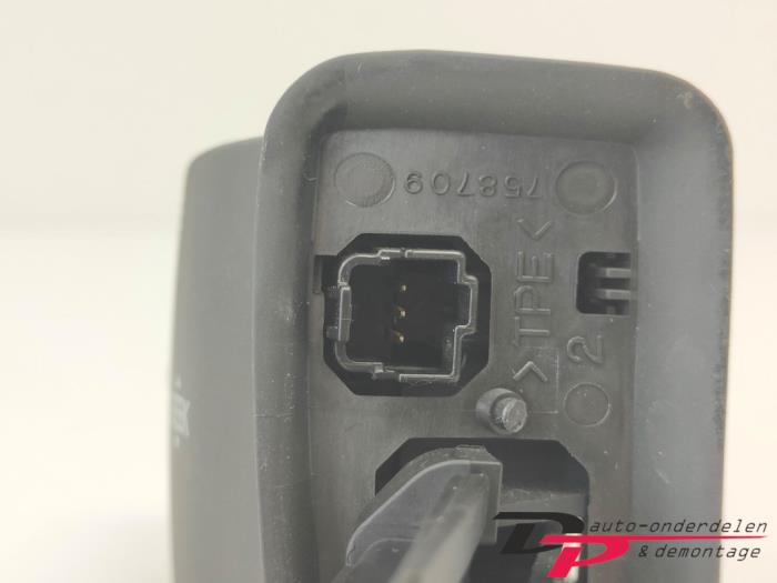 Steering wheel mounted radio control from a Ford C-Max (DM2) 1.8 16V 2009