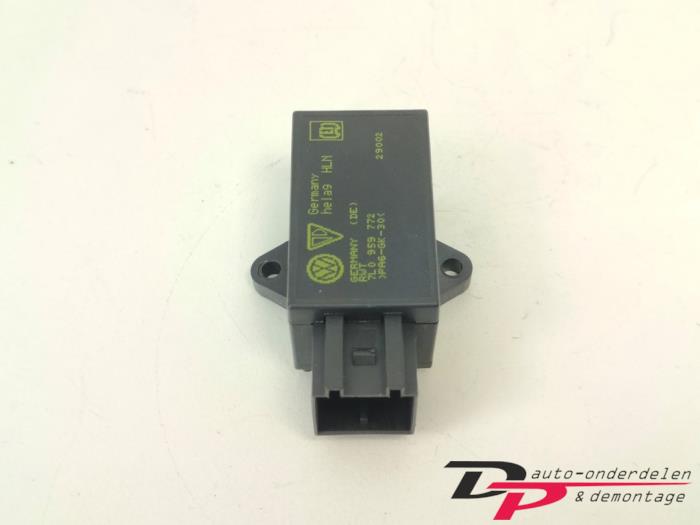 Seat heating relay