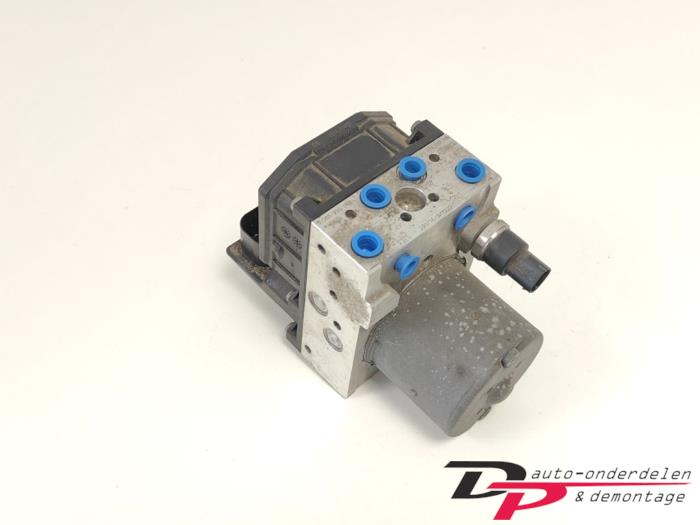 Begagnade ABS-pump Volkswagen Phaeton (3D) 3.2 V6 30V Pris € 72,00 Marginaltabell erbjuds av DP Auto-onderdelen & Demontage