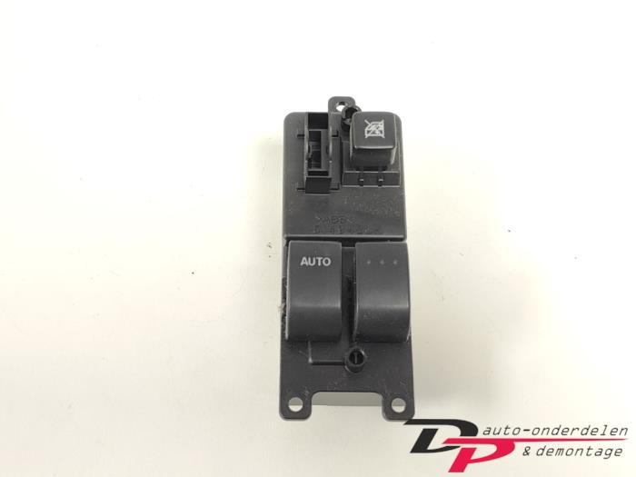 Usados Interruptor de ventanilla eléctrica Mazda RX-8 (SE17) 1.3 Renesis Precio € 25,00 Norma de margen ofrecido por DP Auto-onderdelen & Demontage