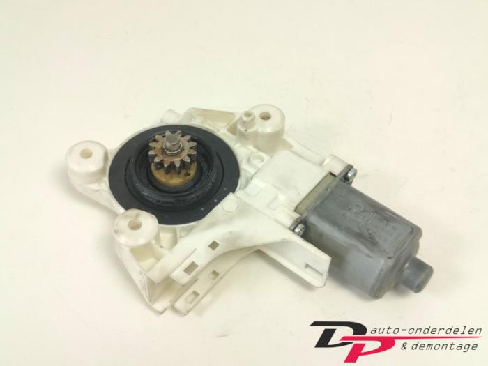 Usados Motor de ventanilla de puerta Ford Focus 2 1.6 16V Precio € 10,00 Norma de margen ofrecido por DP Auto-onderdelen & Demontage