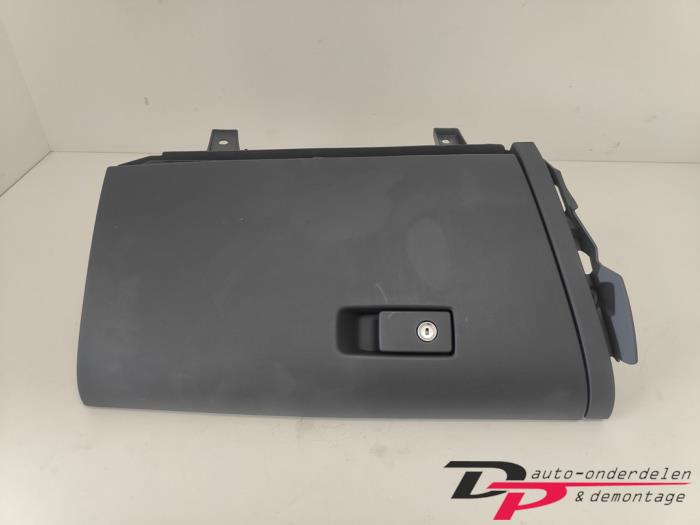 Begagnade Handskfack Volvo V60 I (FW/GW) 2.0 T 16V Pris € 20,00 Marginaltabell erbjuds av DP Auto-onderdelen & Demontage