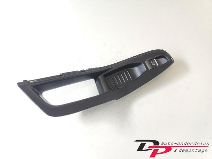 Usados Interruptor de ventanilla eléctrica Ford Fiesta 6 (JA8) 1.0 EcoBoost 12V 100 Precio € 5,00 Norma de margen ofrecido por DP Auto-onderdelen & Demontage