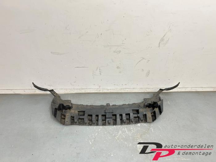 Usados Parachoque placa base Ford Fiesta 6 (JA8) 1.0 EcoBoost 12V 100 Precio € 30,00 Norma de margen ofrecido por DP Auto-onderdelen & Demontage