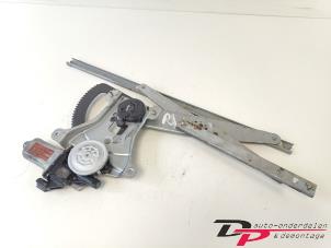 Używane Mechanizm szyby prawej przedniej wersja 4-drzwiowa Chevrolet Kalos (SF48) 1.2 Cena € 15,00 Procedura marży oferowane przez DP Auto-onderdelen & Demontage