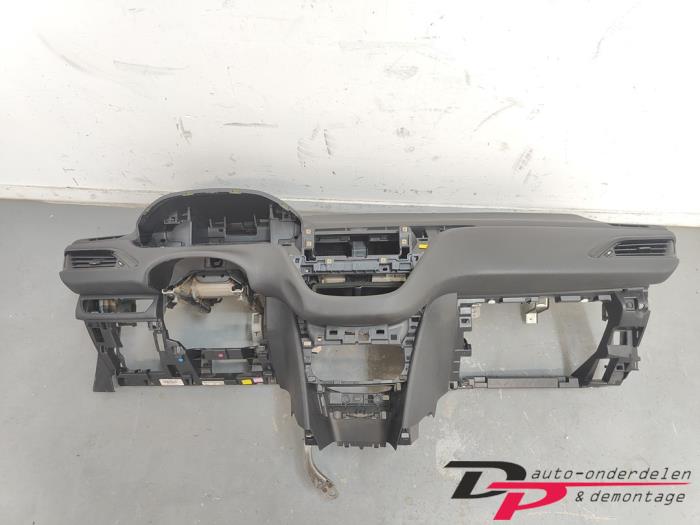Używane Panel Peugeot 208 I (CA/CC/CK/CL) 1.2 Vti 12V PureTech 82 Cena € 225,00 Procedura marży oferowane przez DP Auto-onderdelen & Demontage
