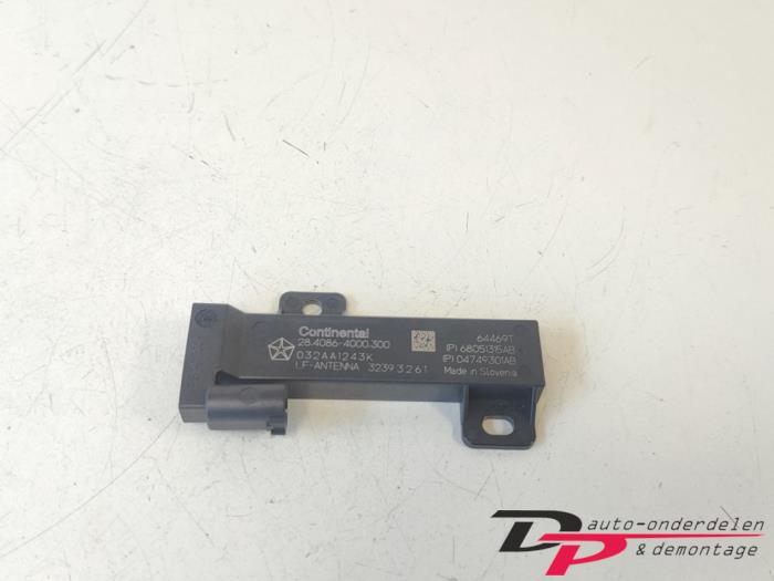 Używane Keyless Entry-Antena Jeep Renegade (BU) 1.0 GSE T3 12V Cena € 15,00 Procedura marży oferowane przez DP Auto-onderdelen & Demontage