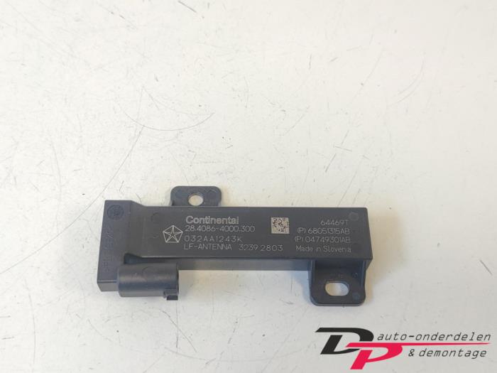 Używane Keyless Entry-Antena Jeep Renegade (BU) 1.0 GSE T3 12V Cena € 15,00 Procedura marży oferowane przez DP Auto-onderdelen & Demontage