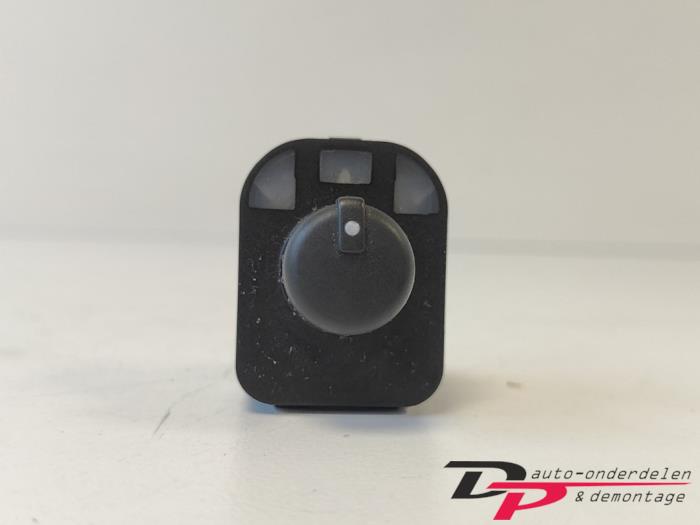 Używane Przelacznik lusterka Audi TT Roadster (8J9) 2.0 TFSI 16V Cena € 5,00 Procedura marży oferowane przez DP Auto-onderdelen & Demontage