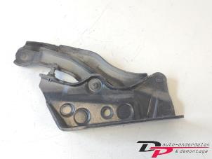 Usagé Charnière capot Mercedes B (W245) 2.0 B-200 16V Prix € 14,95 Règlement à la marge proposé par DP Auto-onderdelen & Demontage