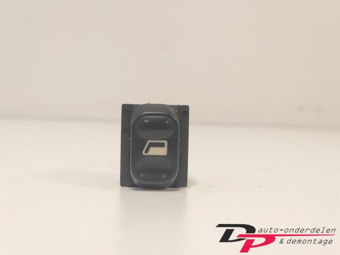 Usados Interruptor de ventanilla eléctrica Citroen Berlingo 1.6 HDI 16V 75 Precio € 5,00 Norma de margen ofrecido por DP Auto-onderdelen & Demontage