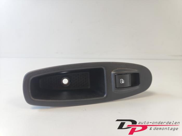 Usados Interruptor de ventanilla eléctrica Lancia Ypsilon (312) 0.9 TwinAir 85 Precio € 9,95 Norma de margen ofrecido por DP Auto-onderdelen & Demontage