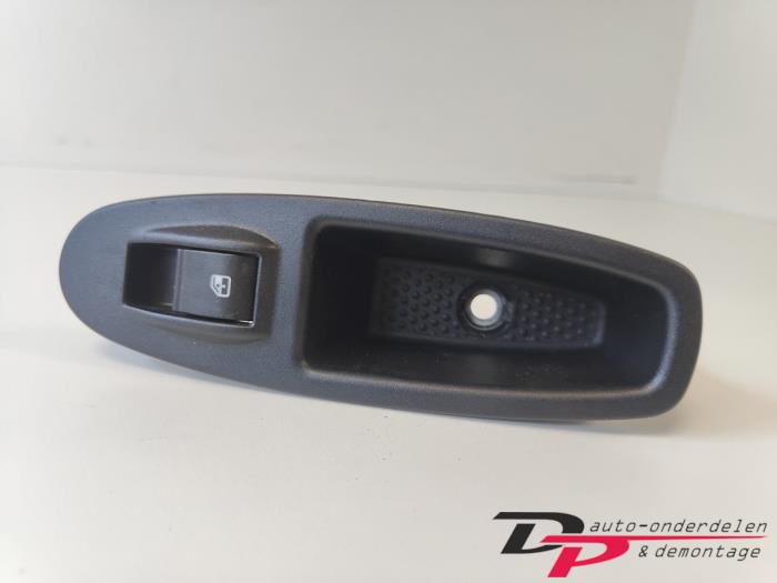Usados Interruptor de ventanilla eléctrica Lancia Ypsilon (312) 0.9 TwinAir 85 Precio € 9,95 Norma de margen ofrecido por DP Auto-onderdelen & Demontage