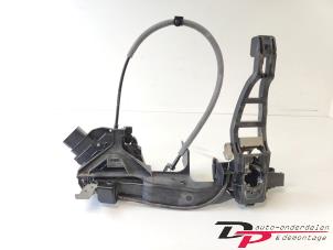 Usagé Serrure portière mécanique 4portes avant gauche Ford S-Max (GBW) 2.0 16V Prix € 24,00 Règlement à la marge proposé par DP Auto-onderdelen & Demontage