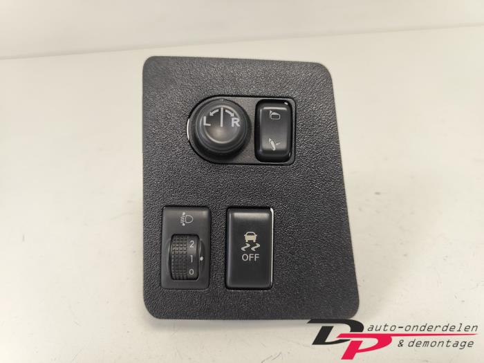 Używane Przelacznik lusterka Nissan Qashqai (J10) 1.5 dCi DPF Cena € 10,00 Procedura marży oferowane przez DP Auto-onderdelen & Demontage
