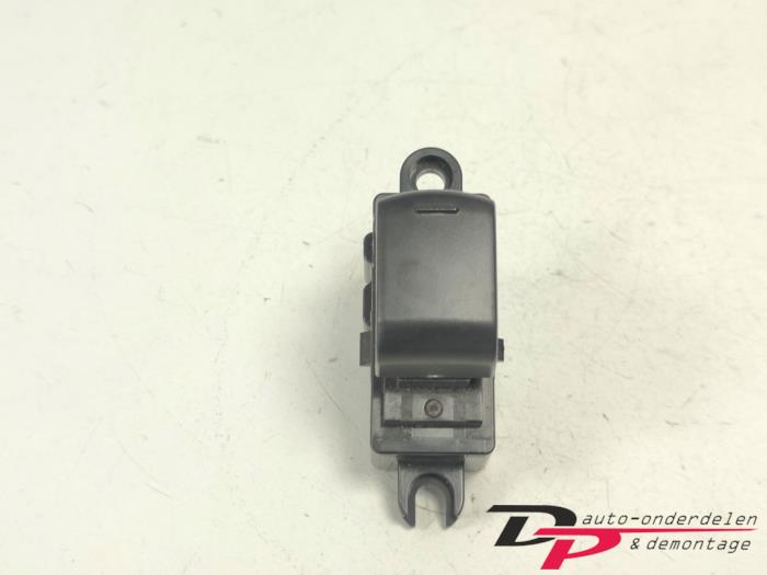 Usados Interruptor de ventanilla eléctrica Nissan Qashqai (J10) 1.5 dCi DPF Precio € 9,00 Norma de margen ofrecido por DP Auto-onderdelen & Demontage