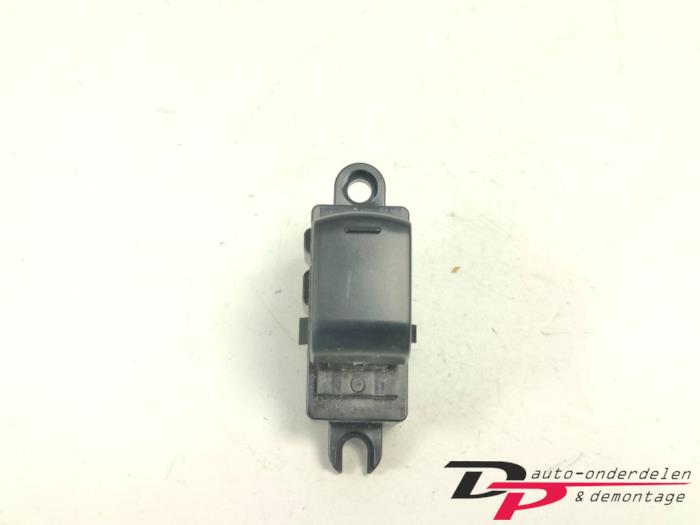Usados Interruptor de ventanilla eléctrica Nissan Qashqai (J10) 1.5 dCi DPF Precio € 9,00 Norma de margen ofrecido por DP Auto-onderdelen & Demontage