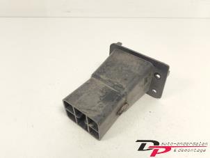 Usados Soporte de la parte delantera Peugeot 3008 I (0U/HU) 1.6 16V THP 155 Precio € 10,00 Norma de margen ofrecido por DP Auto-onderdelen & Demontage