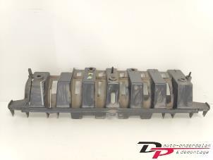 Usados Soporte de parachoques media detrás Peugeot 3008 I (0U/HU) 1.6 16V THP 155 Precio € 15,00 Norma de margen ofrecido por DP Auto-onderdelen & Demontage