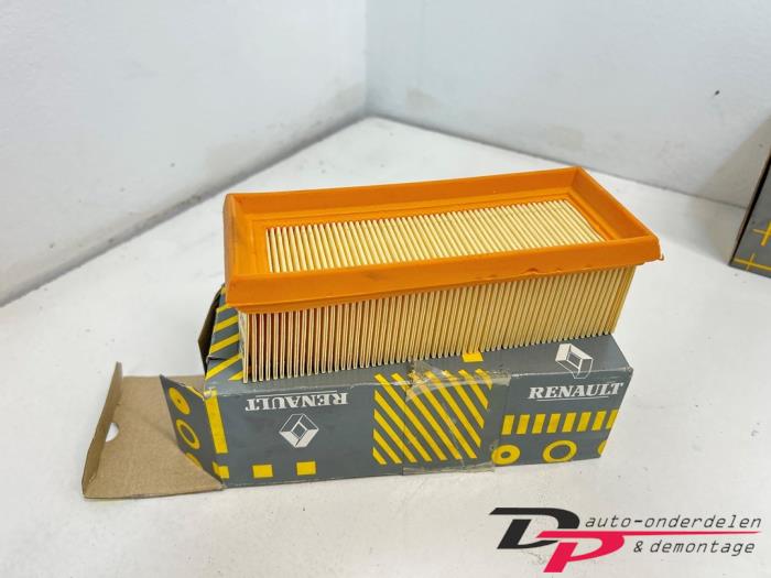 Begagnade Luftfilter Renault Clio II (BB/CB) 1.2 16V Pris € 9,95 Marginaltabell erbjuds av DP Auto-onderdelen & Demontage
