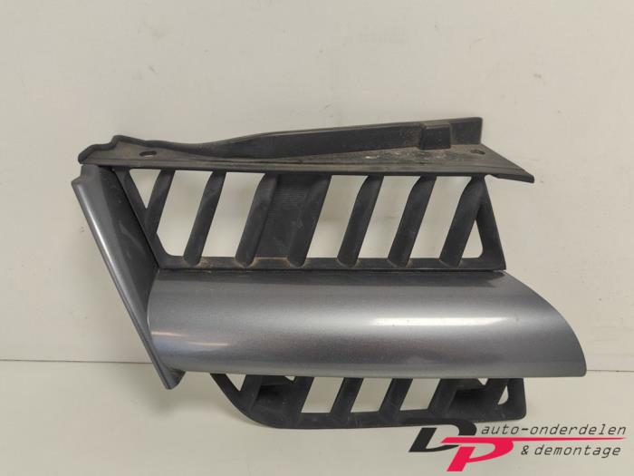 Używane Grill Mitsubishi Outlander (CU) 2.0 16V 4x2 Cena € 10,00 Procedura marży oferowane przez DP Auto-onderdelen & Demontage