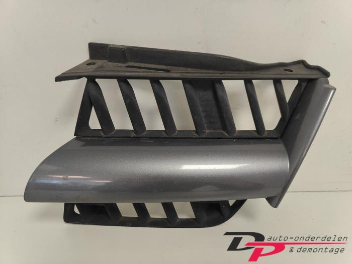 Używane Grill Mitsubishi Outlander (CU) 2.0 16V 4x2 Cena € 10,00 Procedura marży oferowane przez DP Auto-onderdelen & Demontage