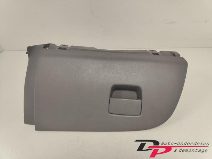 Begagnade Handskfack Opel Corsa E 1.3 CDTi 16V ecoFLEX Pris € 20,00 Marginaltabell erbjuds av DP Auto-onderdelen & Demontage