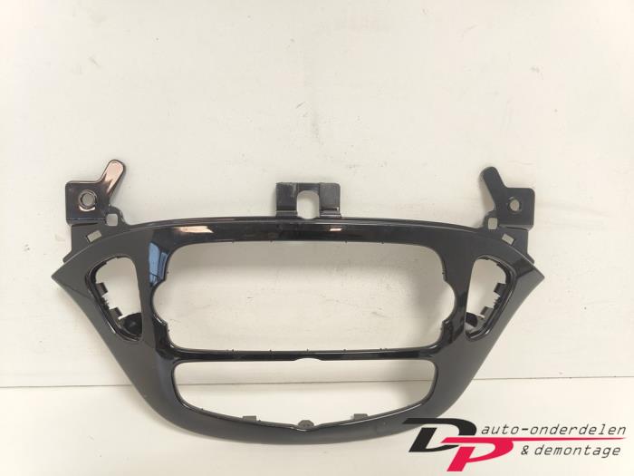 Gebrauchte Radioblende Opel Corsa E 1.3 CDTi 16V ecoFLEX Preis € 19,95 Margenregelung angeboten von DP Auto-onderdelen & Demontage