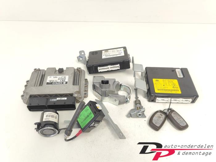 Used Ignition lock + computer Hyundai i40 CW (VFC) 1.6 GDI 16V Price € 200,00 Margin scheme offered by DP Auto-onderdelen & Demontage