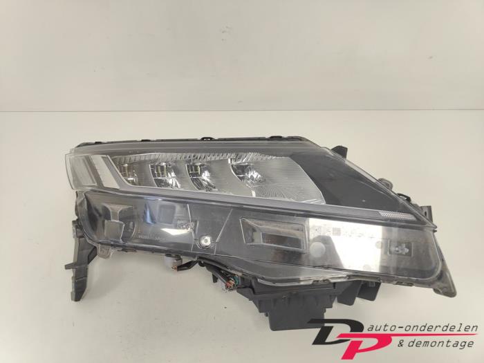 Używane Reflektor prawy Mitsubishi ASX 2.0 MIVEC 16V Cena € 500,00 Procedura marży oferowane przez DP Auto-onderdelen & Demontage