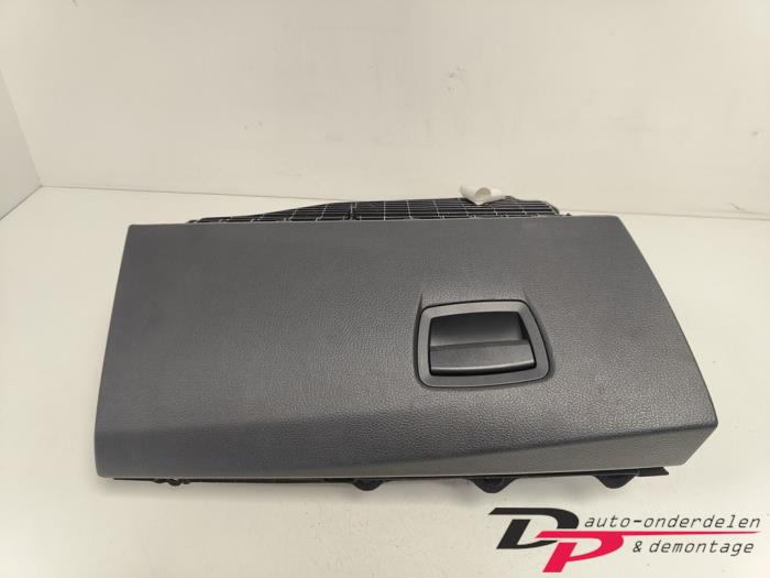 Begagnade Handskfack BMW 5 serie Touring (F11) 520d xDrive 16V Pris € 24,00 Marginaltabell erbjuds av DP Auto-onderdelen & Demontage