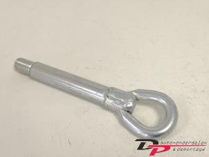 Usados Anillo de remolque delante Opel Astra K Sports Tourer 1.6 CDTI 110 16V Precio € 8,00 Norma de margen ofrecido por DP Auto-onderdelen & Demontage