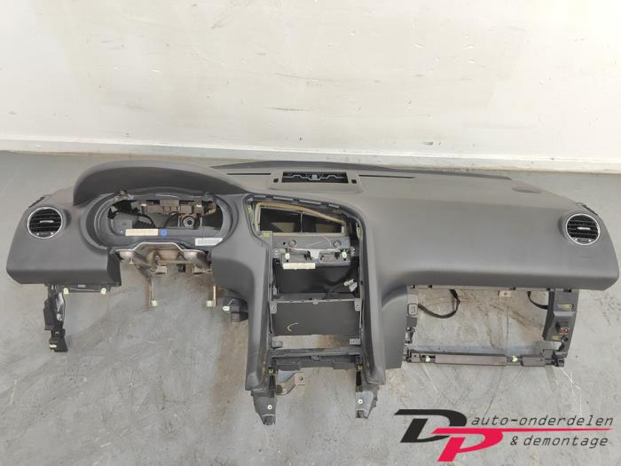 Używane Panel Peugeot 5008 I (0A/0E) 1.6 THP 16V Cena € 225,00 Procedura marży oferowane przez DP Auto-onderdelen & Demontage