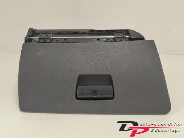 Begagnade Handskfack BMW 3 serie Touring (E91) 318d 16V Pris € 14,00 Marginaltabell erbjuds av DP Auto-onderdelen & Demontage