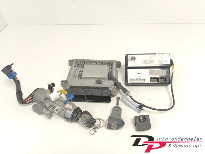 Used Ignition lock + computer Kia Cee'd Sporty Wagon (EDF) 1.6 CVVT 16V Price € 100,00 Margin scheme offered by DP Auto-onderdelen & Demontage