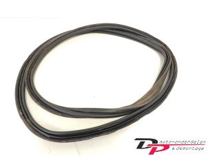 Gebrauchte Heckklappengummi Opel Astra J (PC6/PD6/PE6/PF6) 1.4 16V ecoFLEX Preis € 15,00 Margenregelung angeboten von DP Auto-onderdelen & Demontage