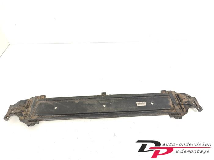 Lower radiator support