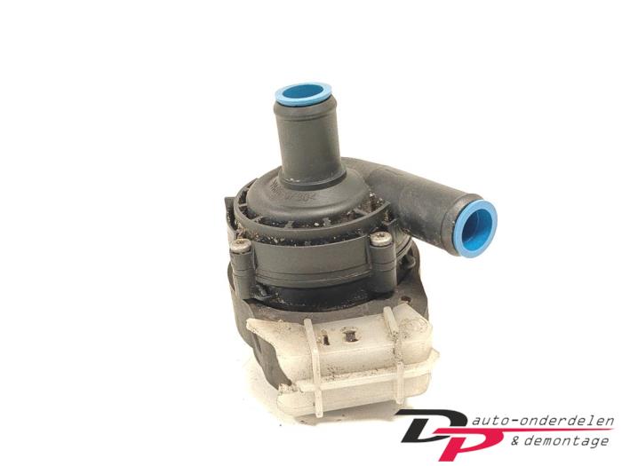 Begagnade Extra vattenpump Mercedes C Estate (S204) 2.2 C-200 CDI 16V BlueEFFICIENCY Pris € 9,00 Marginaltabell erbjuds av DP Auto-onderdelen & Demontage