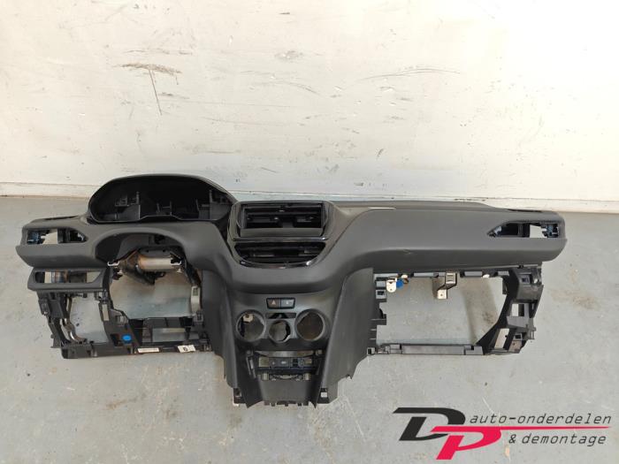 Używane Panel Peugeot 208 I (CA/CC/CK/CL) 1.0 Vti 12V PureTech Cena € 225,00 Procedura marży oferowane przez DP Auto-onderdelen & Demontage