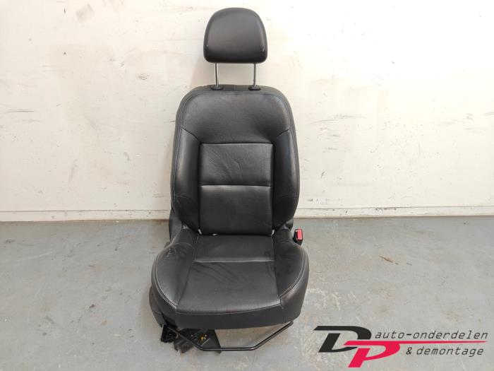 Begagnade Säte, höger Peugeot 207 CC (WB) 1.6 16V Pris € 75,00 Marginaltabell erbjuds av DP Auto-onderdelen & Demontage