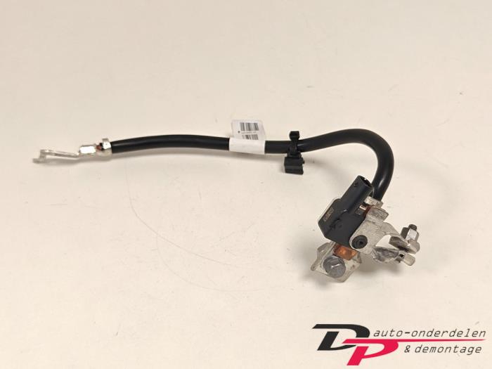 Używane Biegun akumulator Volvo XC40 (XZ) 2.0 B4 16V Mild Hybrid Autom. Cena € 20,00 Procedura marży oferowane przez DP Auto-onderdelen & Demontage
