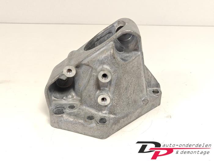 Used Engine mount Volvo XC40 (XZ) 2.0 B4 16V Mild Hybrid Autom. Price € 20,00 Margin scheme offered by DP Auto-onderdelen & Demontage