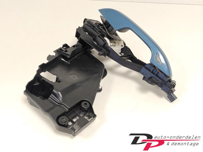 Front door handle 4-door, right Volvo XC40 2.0 B4 16V Mild Hybrid Autom ...