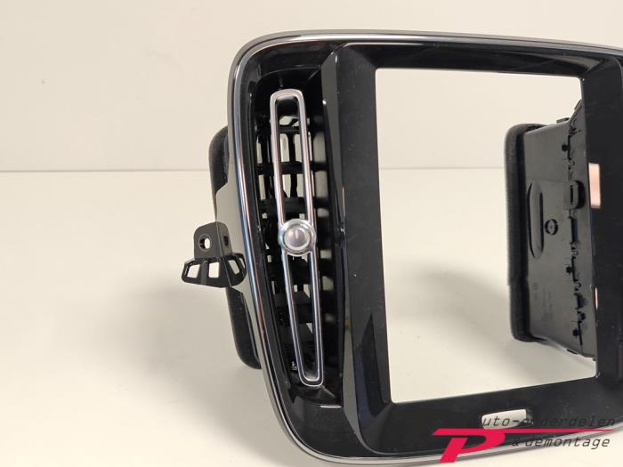 Dashboard vent Volvo XC40 2.0 B4 16V Mild Hybrid Autom. - 31442628