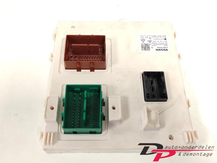 Usados Módulo electrónico central Volvo XC40 (XZ) 2.0 B4 16V Mild Hybrid Autom. Precio € 140,00 Norma de margen ofrecido por DP Auto-onderdelen & Demontage