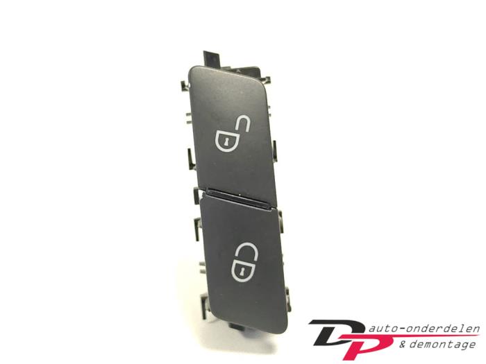 Usados Interruptor cierre centralizado Mercedes C (W204) 3.0 C-320 CDI V6 24V Precio € 5,00 Norma de margen ofrecido por DP Auto-onderdelen & Demontage