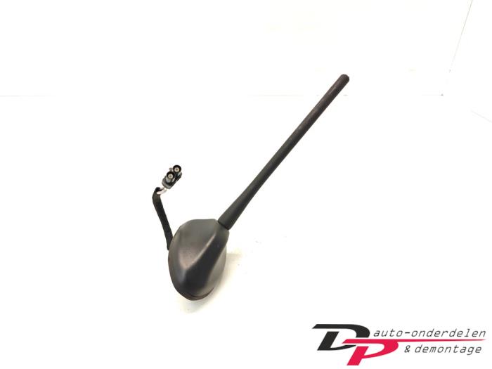 Używane Antena Ford Fiesta 7 1.0 EcoBoost 12V 100 Cena € 20,00 Procedura marży oferowane przez DP Auto-onderdelen & Demontage