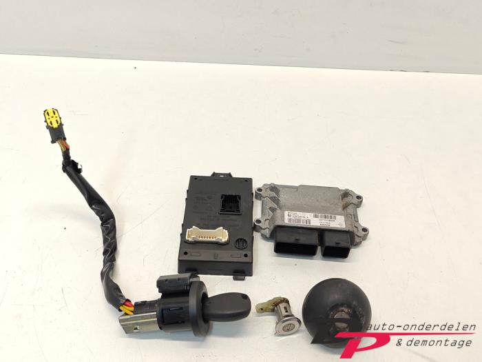 Used Ignition lock + computer Dacia Logan MCV I (KS) 1.6 MPI 85 Price € 125,00 Margin scheme offered by DP Auto-onderdelen & Demontage